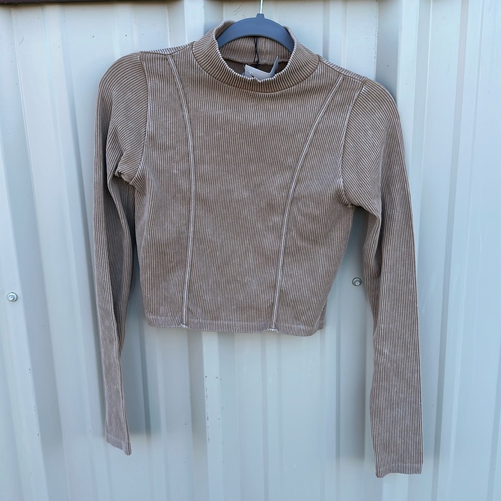 NWT Boutique Top sz M Slightly Cropped